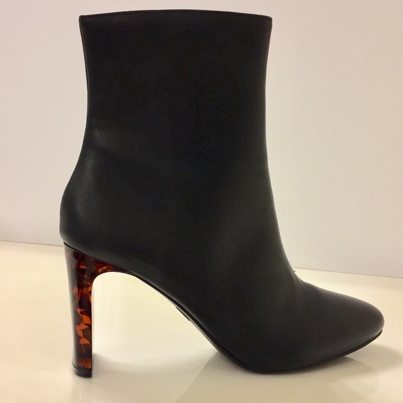 black boots with tortoise heel